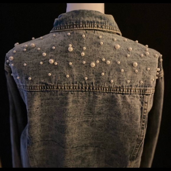 Women's Pearl Denim Jacket - Picture 4 of 8